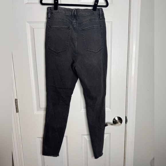 GOOD AMERICAN Good Curve Charcoal Jeans Raw Hem Size 10/30 EUC - Picture 4 of 7